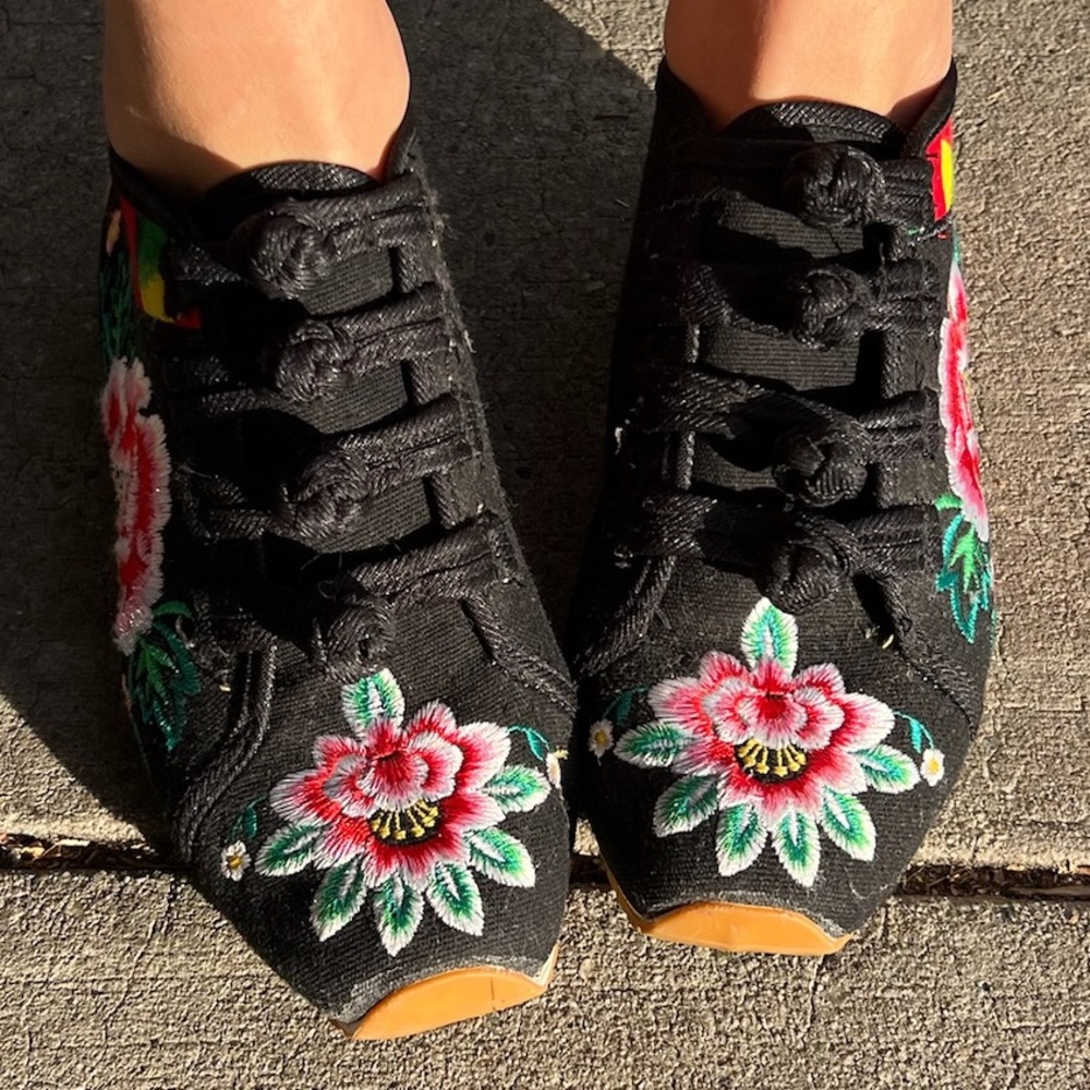 Embroidered Asian knot tie floral sneakers